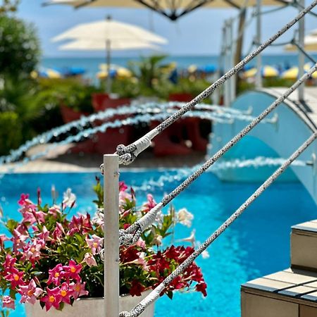 Ruhl Beach Hotel & Suites リド・ディ・イエゾロ エクステリア 写真