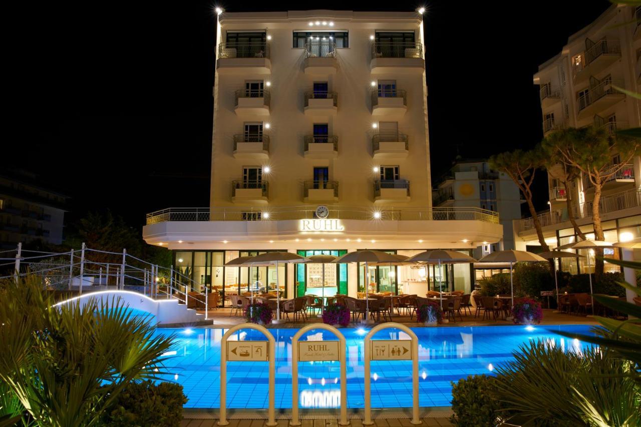 Ruhl Beach Hotel & Suites リド・ディ・イエゾロ エクステリア 写真