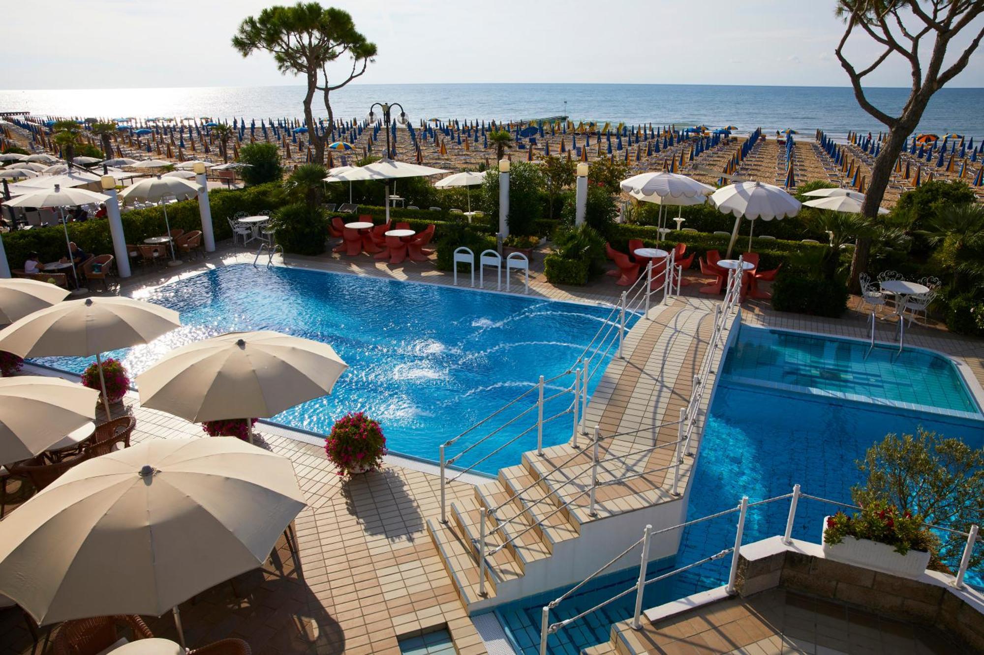 Ruhl Beach Hotel & Suites リド・ディ・イエゾロ エクステリア 写真