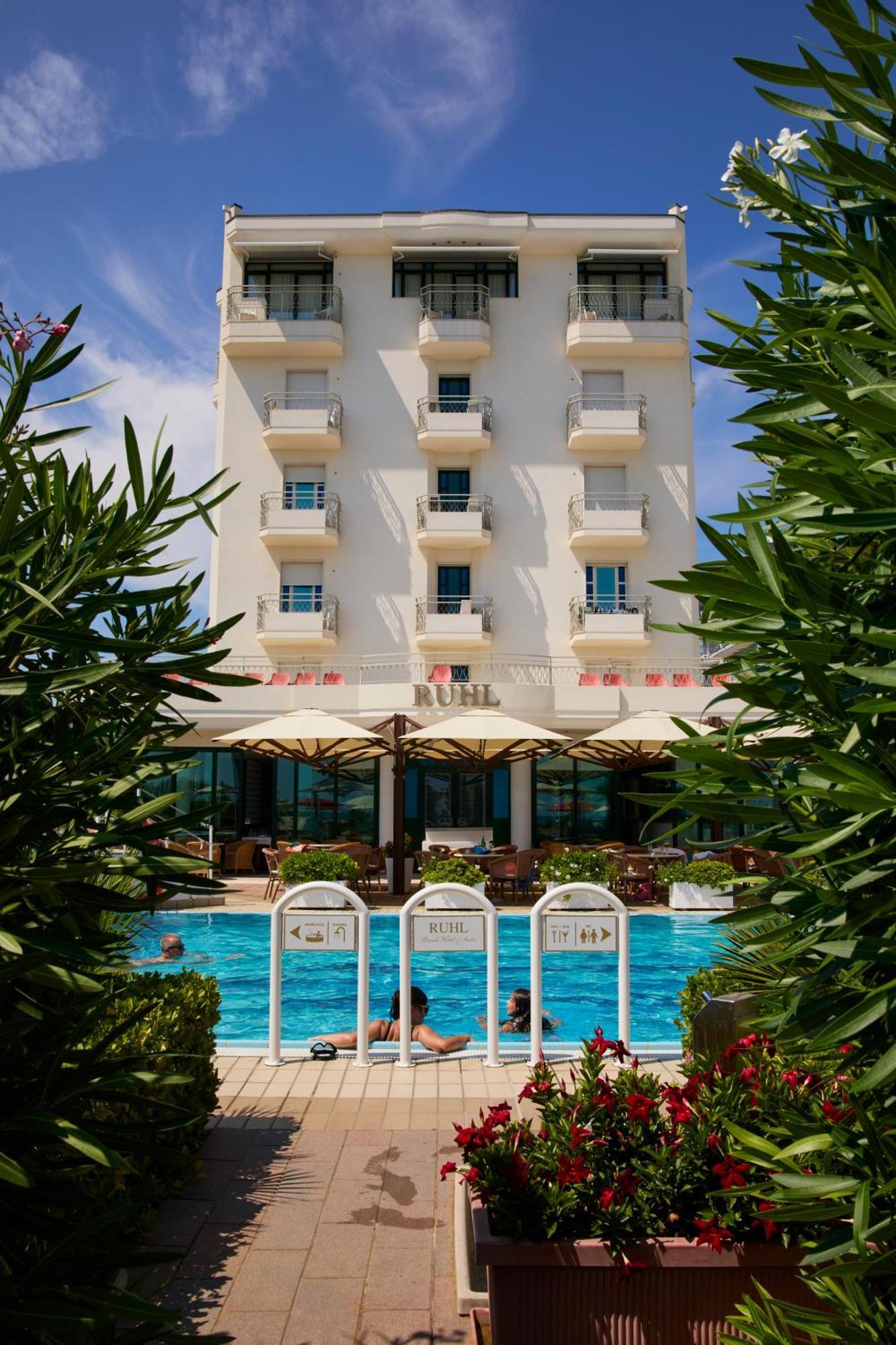 Ruhl Beach Hotel & Suites リド・ディ・イエゾロ エクステリア 写真