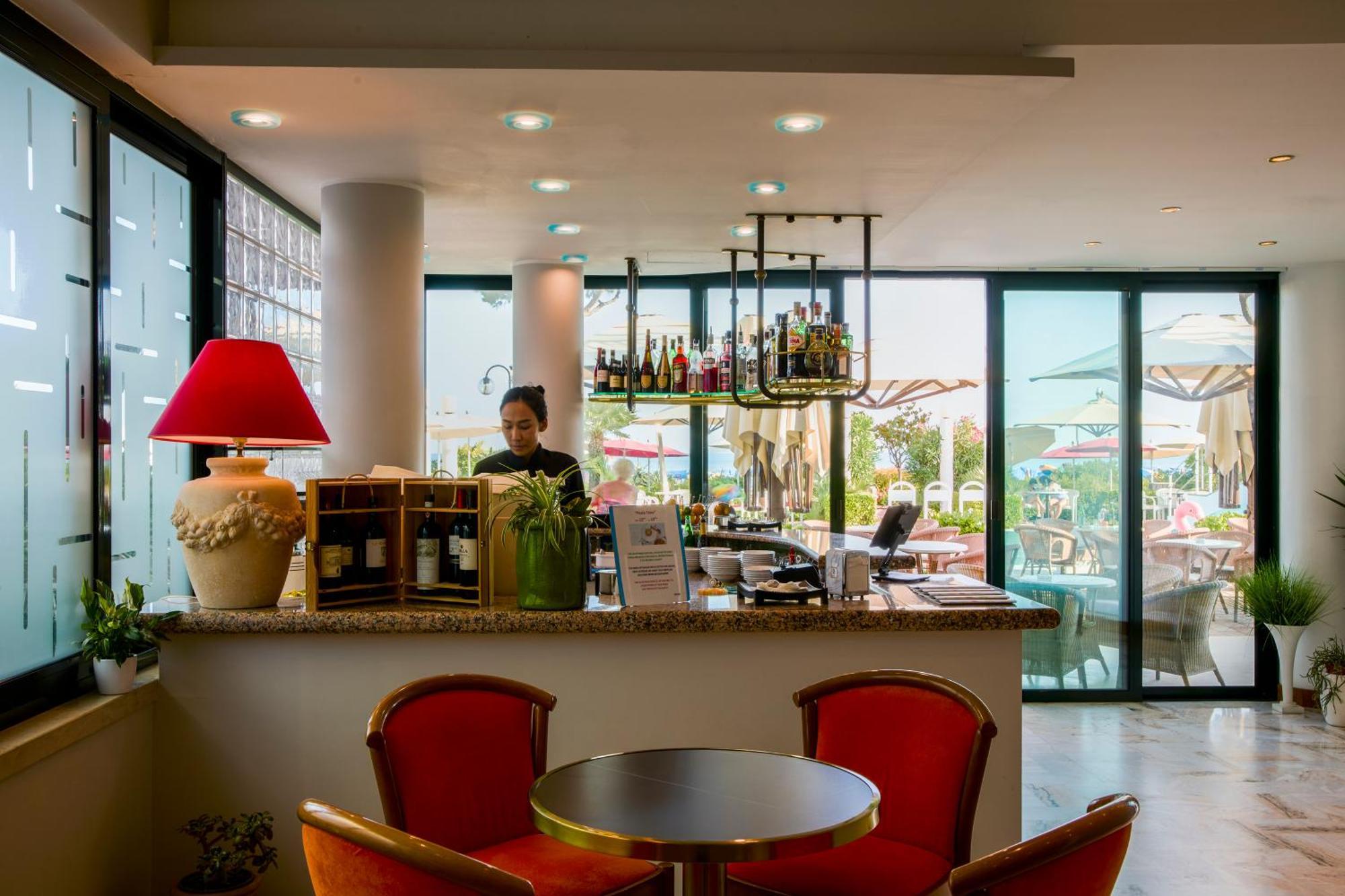 Ruhl Beach Hotel & Suites リド・ディ・イエゾロ エクステリア 写真