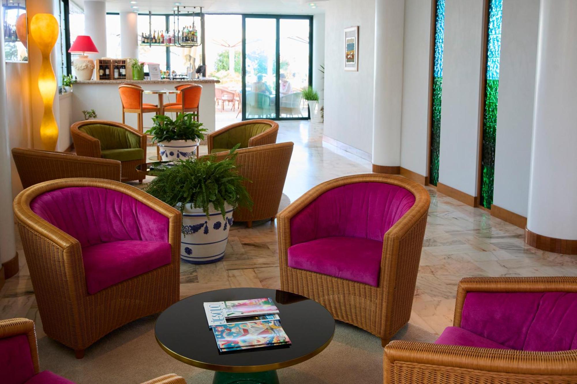 Ruhl Beach Hotel & Suites リド・ディ・イエゾロ エクステリア 写真