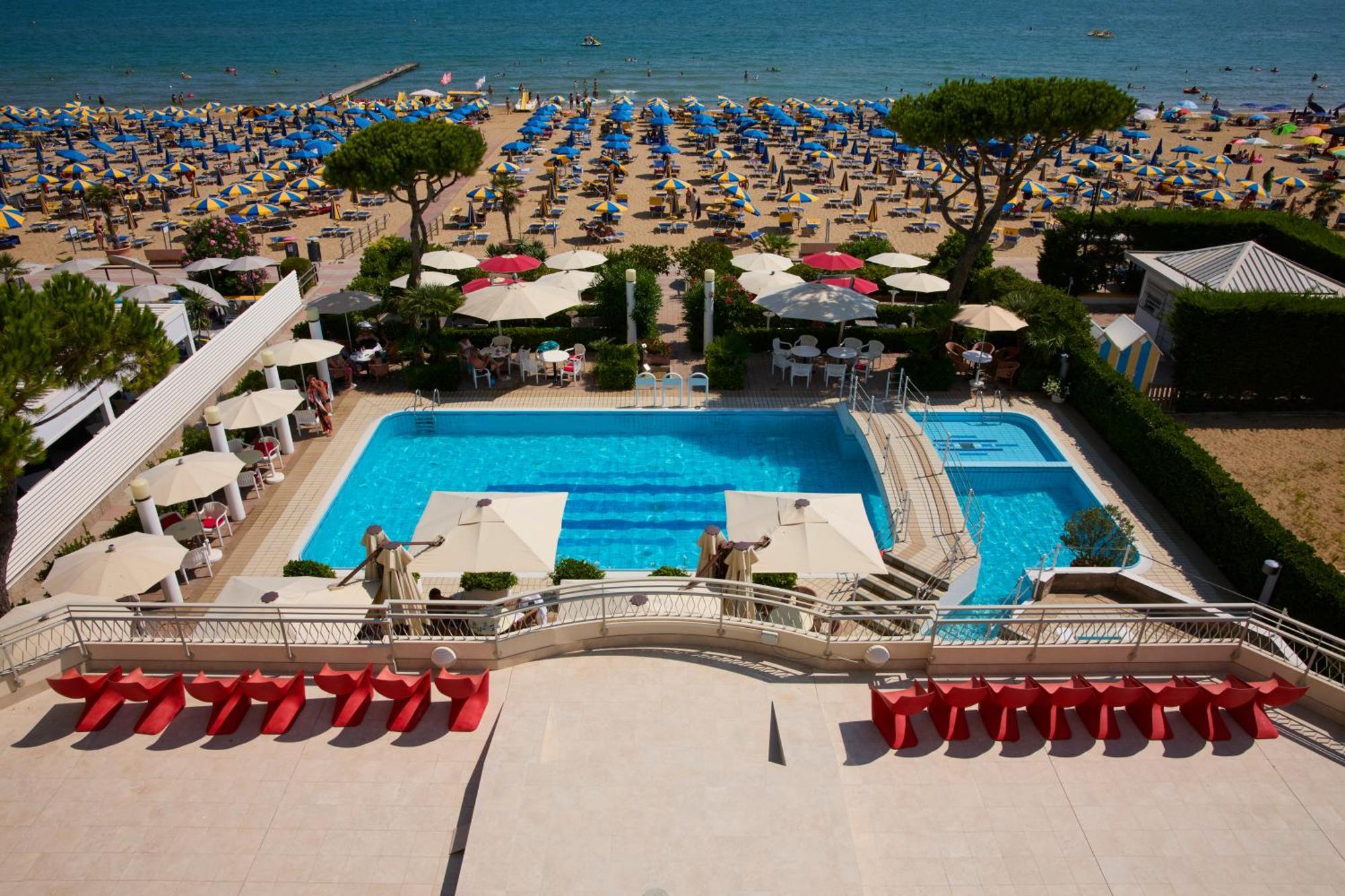 Ruhl Beach Hotel & Suites リド・ディ・イエゾロ エクステリア 写真