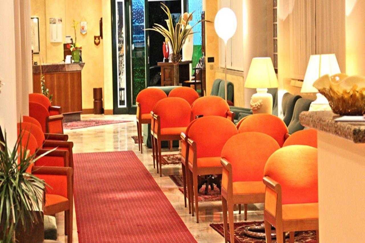 Ruhl Beach Hotel & Suites リド・ディ・イエゾロ エクステリア 写真