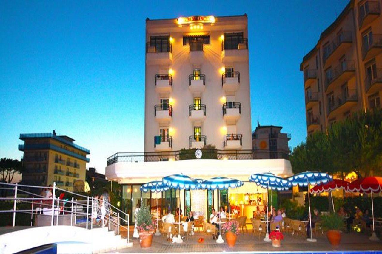 Ruhl Beach Hotel & Suites リド・ディ・イエゾロ エクステリア 写真