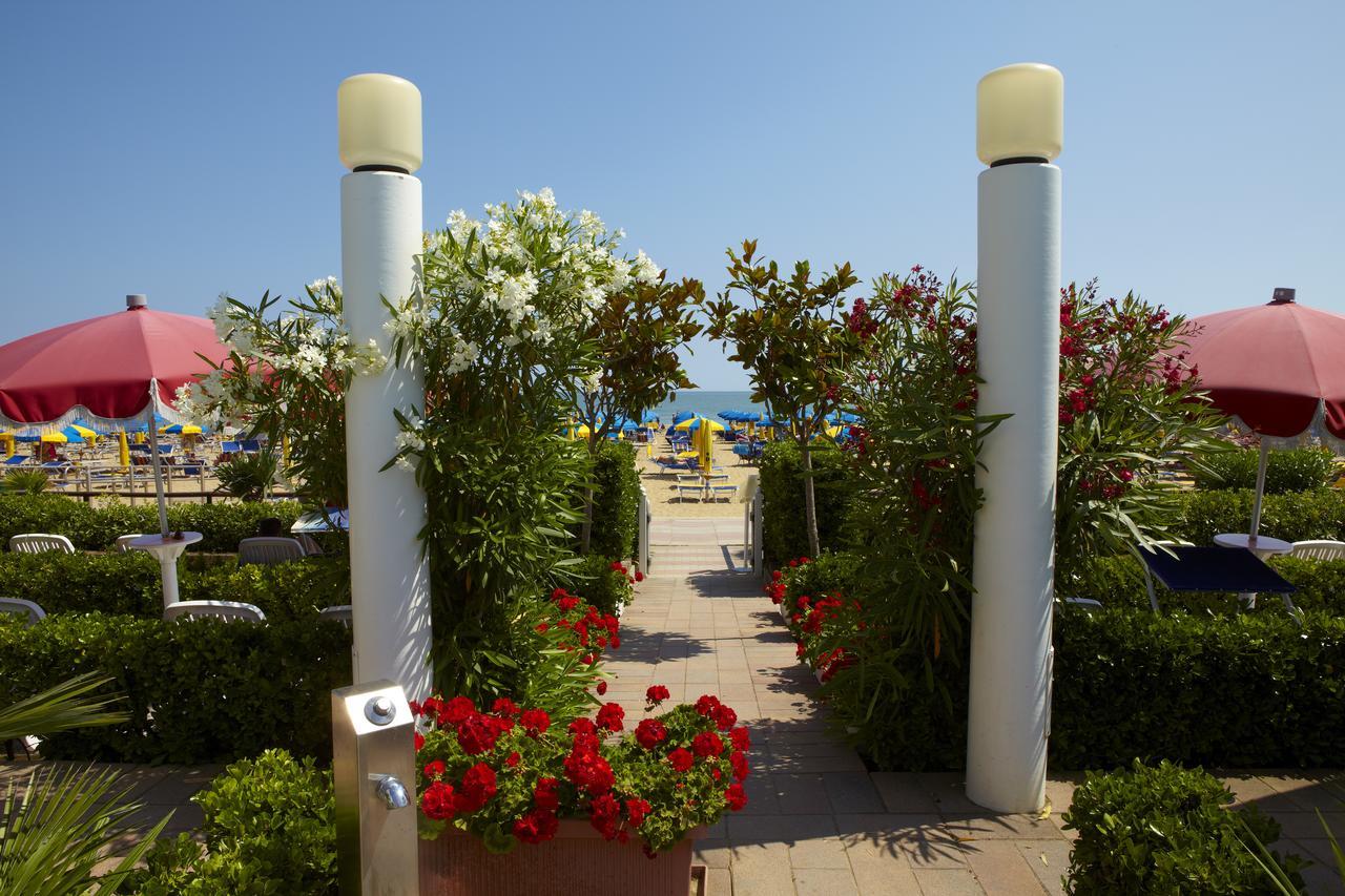 Ruhl Beach Hotel & Suites リド・ディ・イエゾロ エクステリア 写真